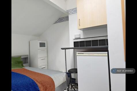 Bedroom With Fridge, Worktop &amp; Cupboard