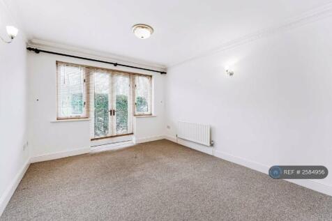 Living Room/ Reception 