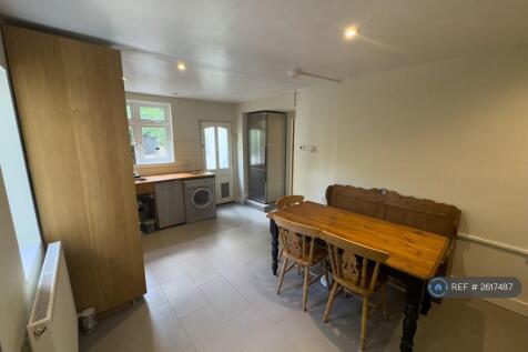 Kitchen Lead To Backyard