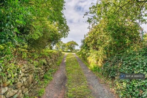 Holme Farmhouse Driveway