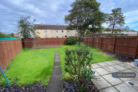 Enclosed Back Garden With Hut And Decking Area 