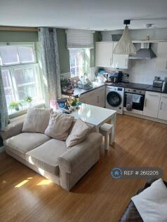 Spacious &amp; Light Kitchen/Dining Room