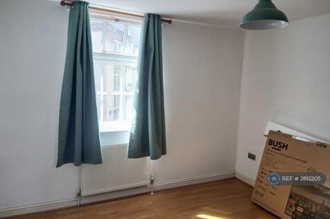Large Double Bedroom With 1 Window