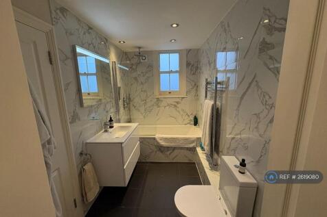Master Bedroom En-Suite