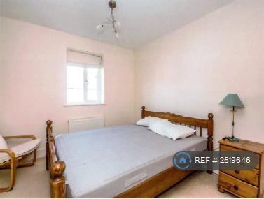 Master Bedroom (Fitted Wardrobes)