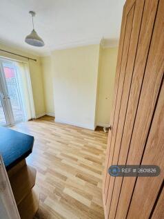 Kitchen/ Dining Table Area