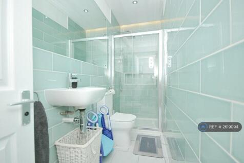 Floor 1 Wc &amp; Shower