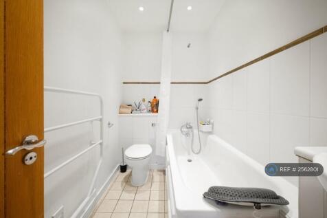 Main Bathroom 2