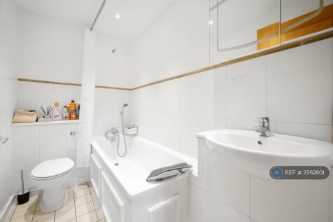 Main Bathroom 1