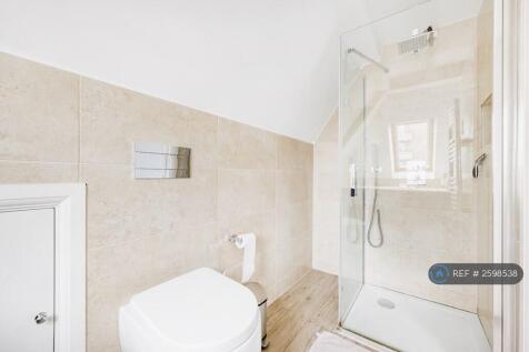 En Suite Shower Room (Picture 2)