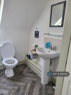 Shower/Bathroom