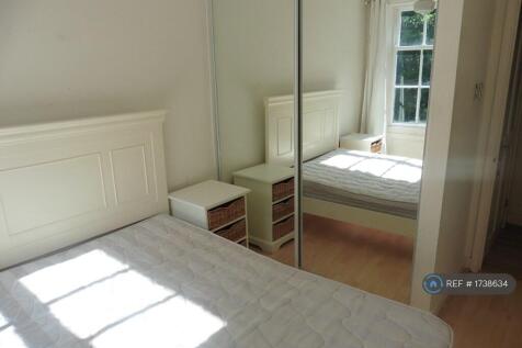 Bedroom With Mirrored Wardrobe