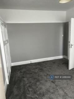 2nd Large Bedroom 