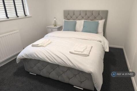 Large Double Room &#43; Wardrobe 
