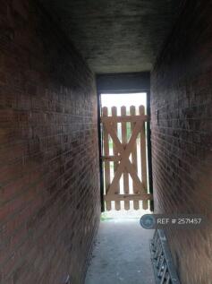 Shared Side Gate With 70