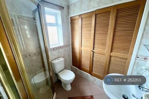 Ensuite [Leading Off Bedroom 1]