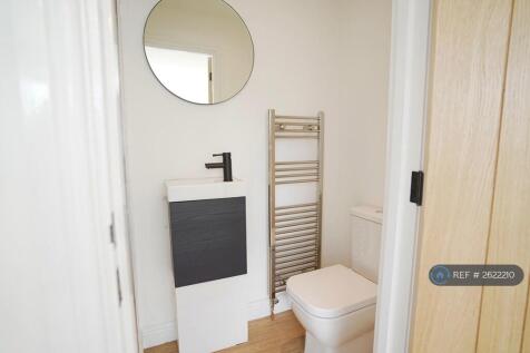 Room 1 En-Suite (Walk In Shower)