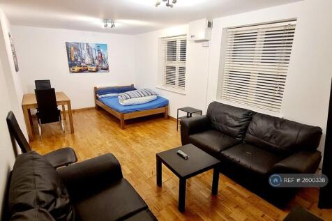Bedroom 2: Smart Tv, Diner, Sofa (19 Sq-m)