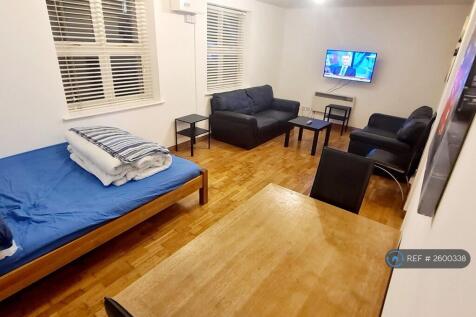 Bedroom 2: Smart Tv, Diner, Sofa (19 Sq-m)