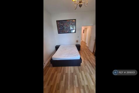 Master Bedroom - Photo 1
