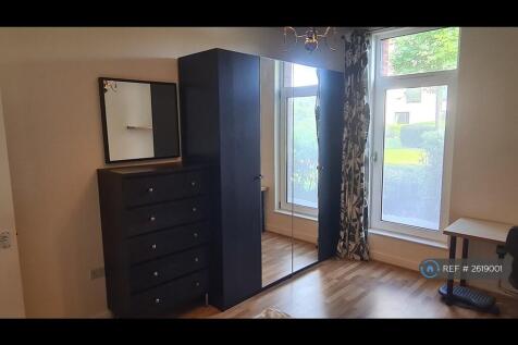 Master Bedroom - Photo 2
