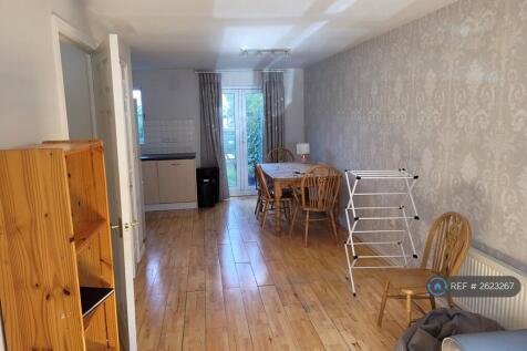 Sitting Room/Dining Room
