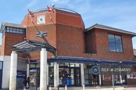 Guildford Train Station 3mins Walk Away