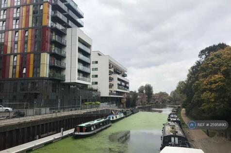 River Lea And Surrounding Neighbourhood