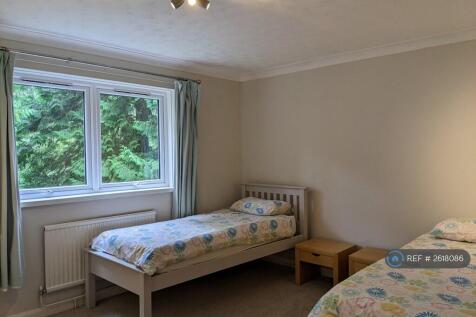 Main Bedroom - Beds Separate