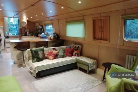 Open Plan Livingroom And Bedroom