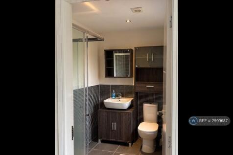 Bedroom 2 (En-Suite)