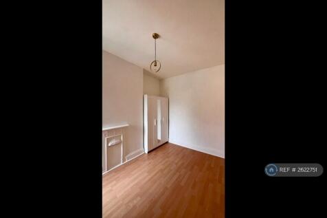 Double Bedroom (Back View)