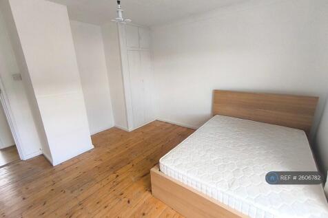 Master Bedroom (Alternate View)