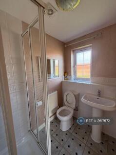 Ensuite With Shower