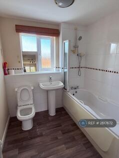 Main Bathroom 