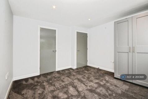 Master Bedroom (2)