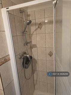 Flat 5 - Shower