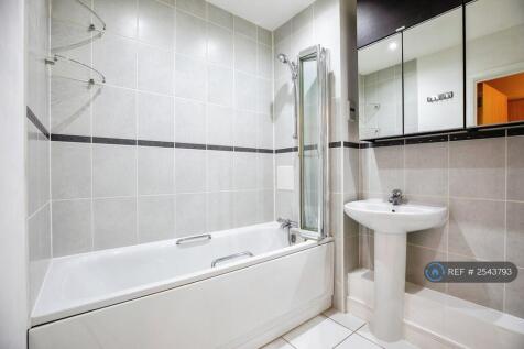 Bathroom Image 2