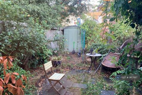 Private Garden With Patio Area &amp; Shed