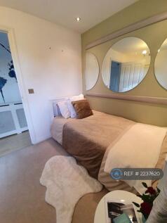 Furnished Room With Private Bathroom &amp; Car Park 