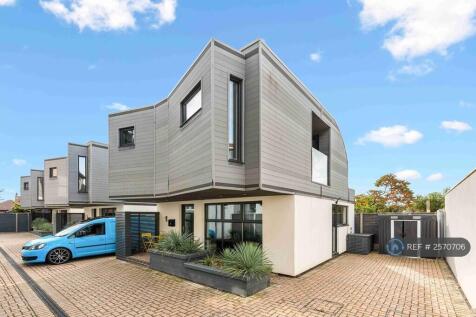 Parking Available On Site And Safe