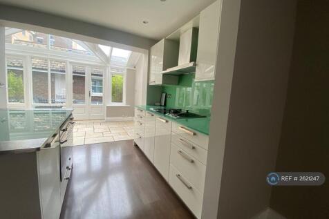 Open Plan Kitchen Looking Towards Terrace 