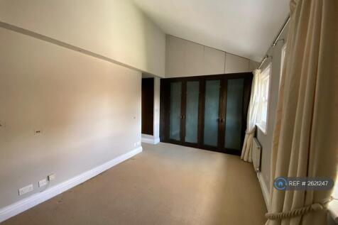 Second Floor Ensuite Double Bedroom 