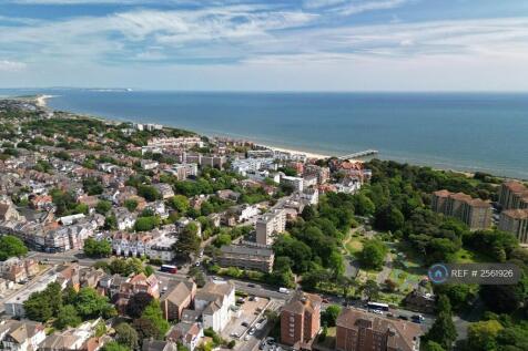 Short Walk Through Boscombe Gardens To Sandy Beach