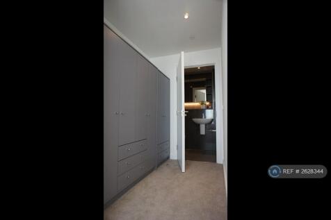 Bed 1 Dressing Area