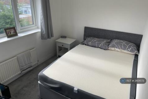 Bedroom 1 (Rear)