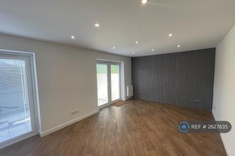 Living Room - 001