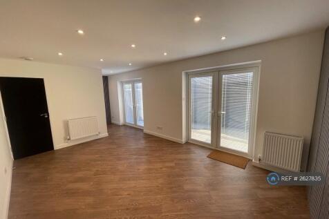 Living Room - 002