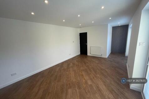 Living Room - 003