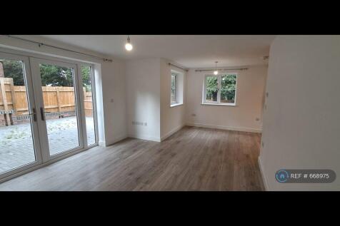 Lounge / Dining Area